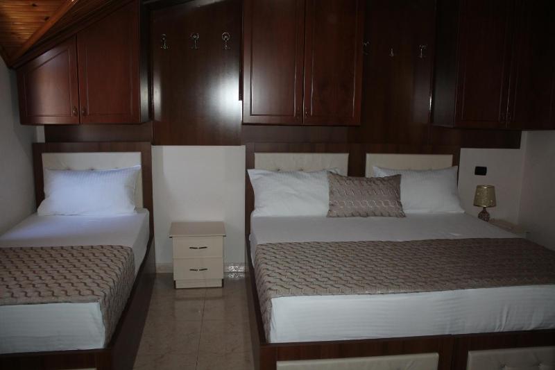 Standard Triple Room image 2