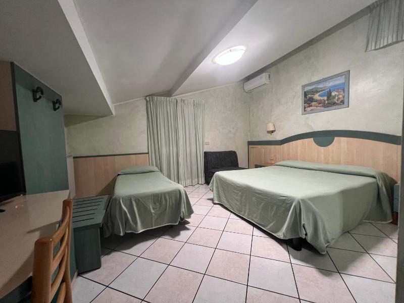 Triple Room image 3