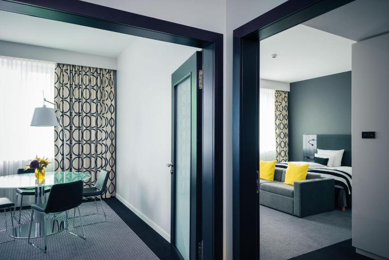Superior King Suite image 3