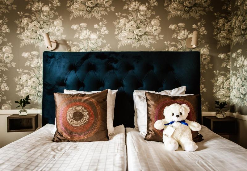 Standard Double Room image 3