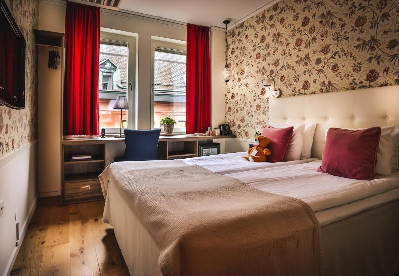 Standard Double Room image 2