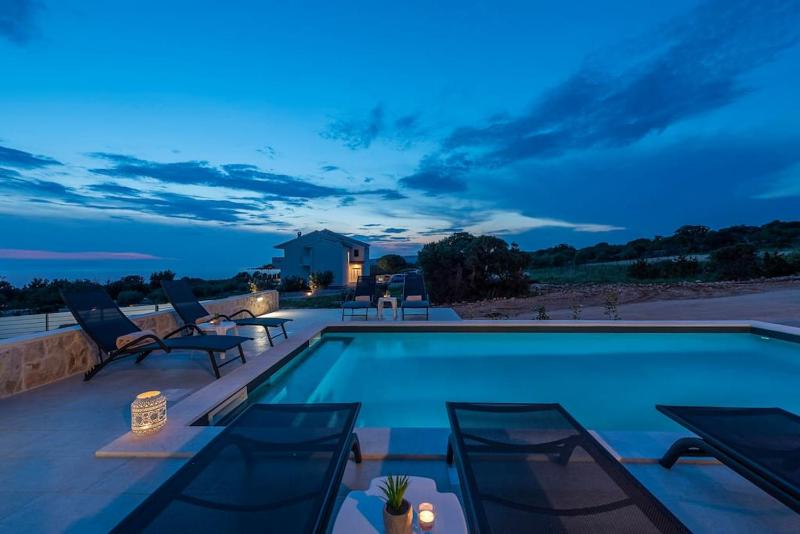Dino modern & luxury ap. with a pool for 6 - image 11