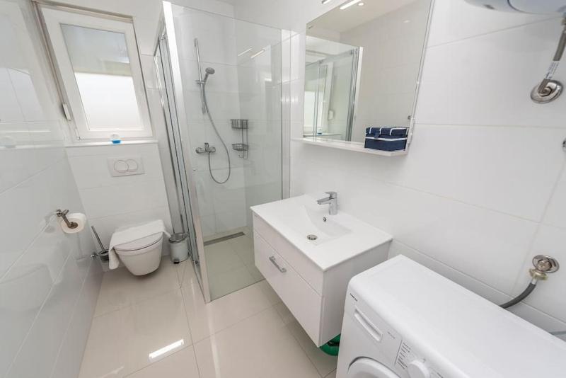 Dino modern & luxury ap. with a pool for 6 - image 14