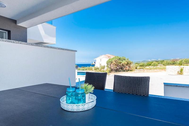 Dino modern & luxury ap. with a pool for 6 - image 7