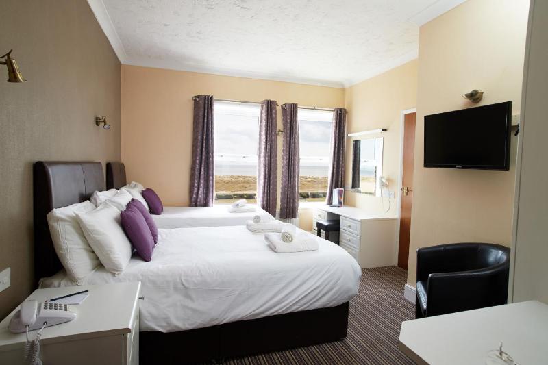 Deluxe Triple Room image 1
