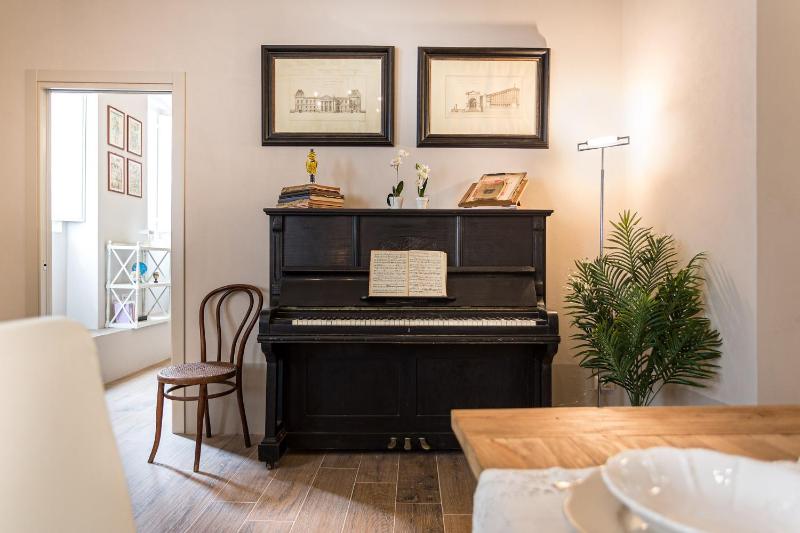 Casa Janca Find sanctuary at extraordinary rates! Luxury Smart Apartment in Central Lucca - image 15