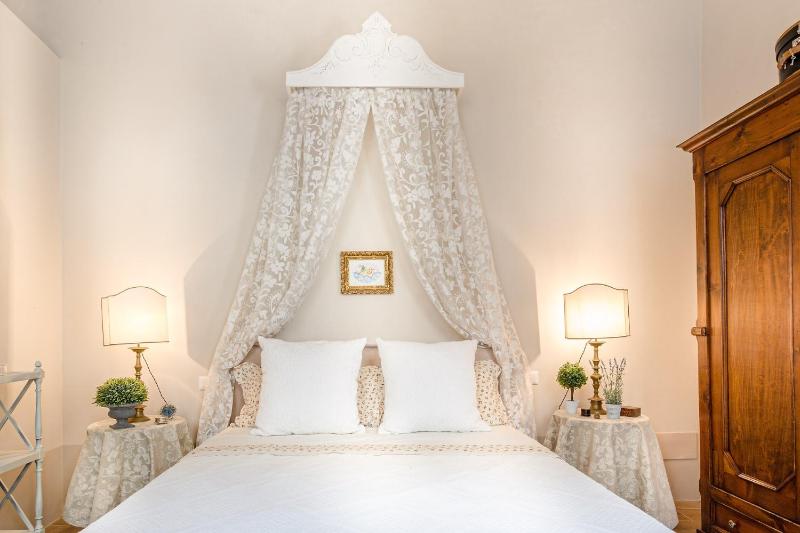 Casa Janca Find sanctuary at extraordinary rates! Luxury Smart Apartment in Central Lucca - image 13