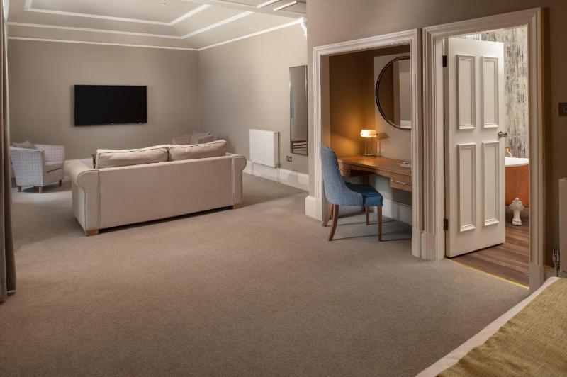Family Room (2 Adults + 2 Children) image 3