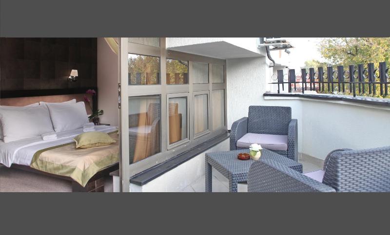 Double Room with Balcony with Parking image 3