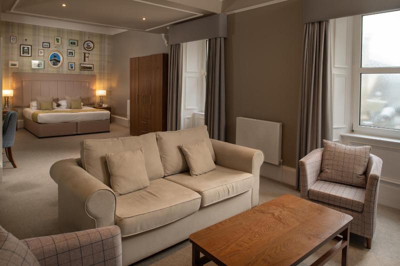 Family Room (2 Adults + 2 Children) image 4