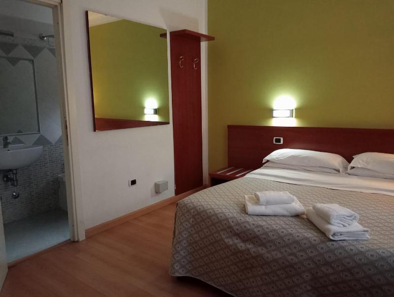 Deluxe Double Room image 1