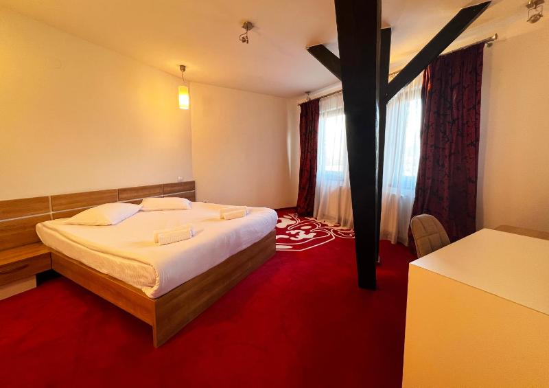 Suite with Hot Tub image 1