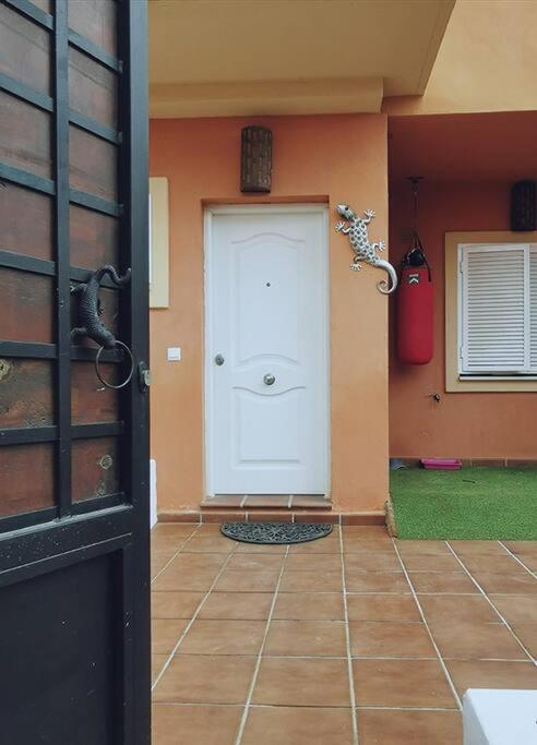 Casa llena de luz en Benajarfe - image 23