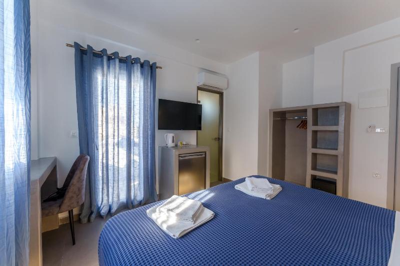 Deluxe Double or Twin Room with Balcony image 3