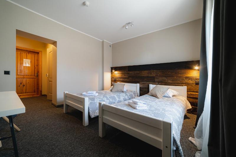Standard Twin Room image 3