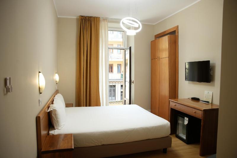 Double Room image 1
