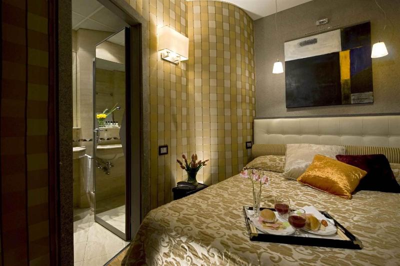 Small Double or Twin Room image 2