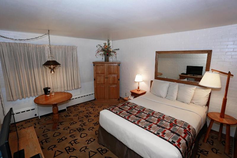 Queen Room image 2