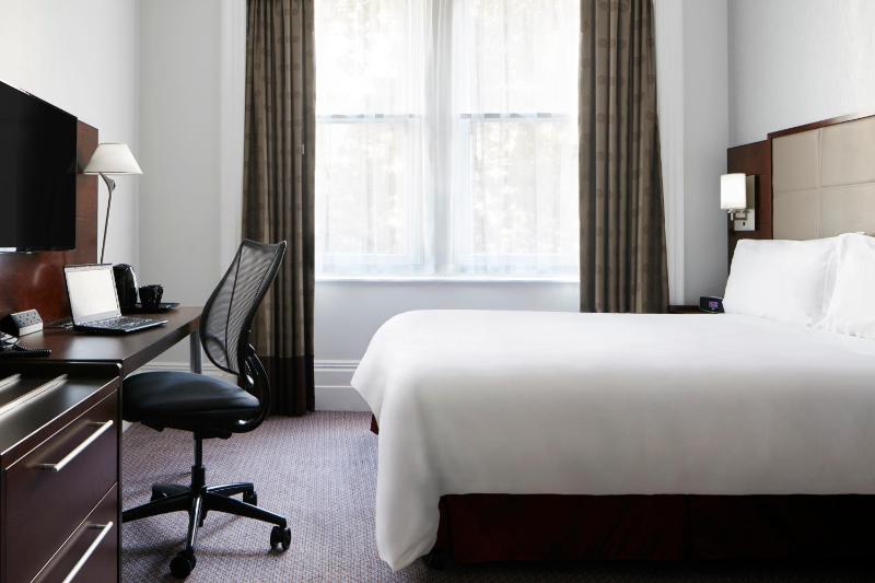 Standard Queen Room image 1