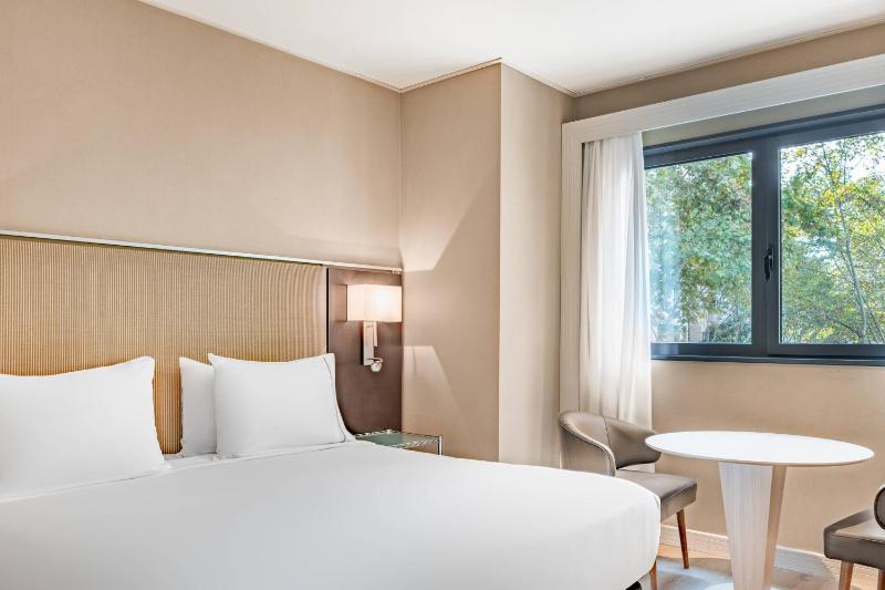 Superior Room, Guest room, 1 King image 3