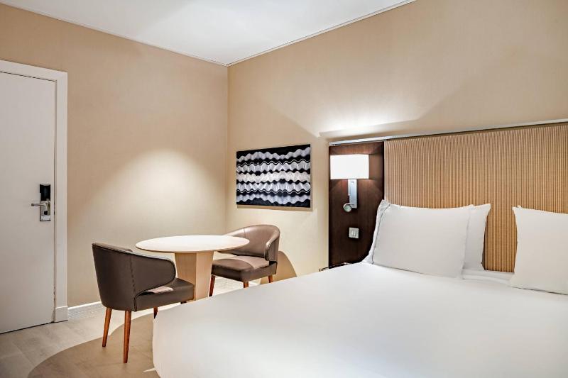 Superior Room, Guest room, 1 King image 4