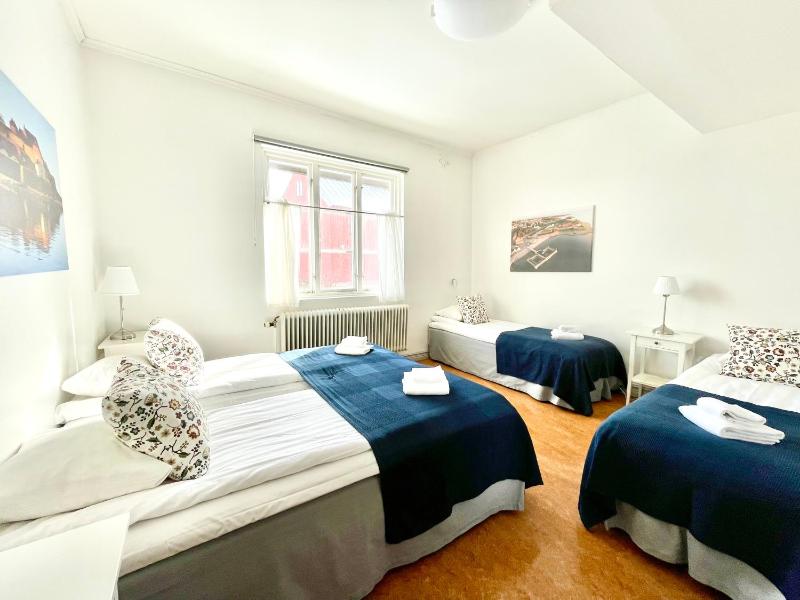 Standard Quadruple Room with Shared Bathroom image 3