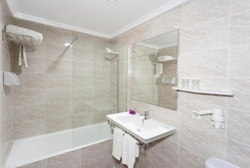 Double Room with Sea View image 2