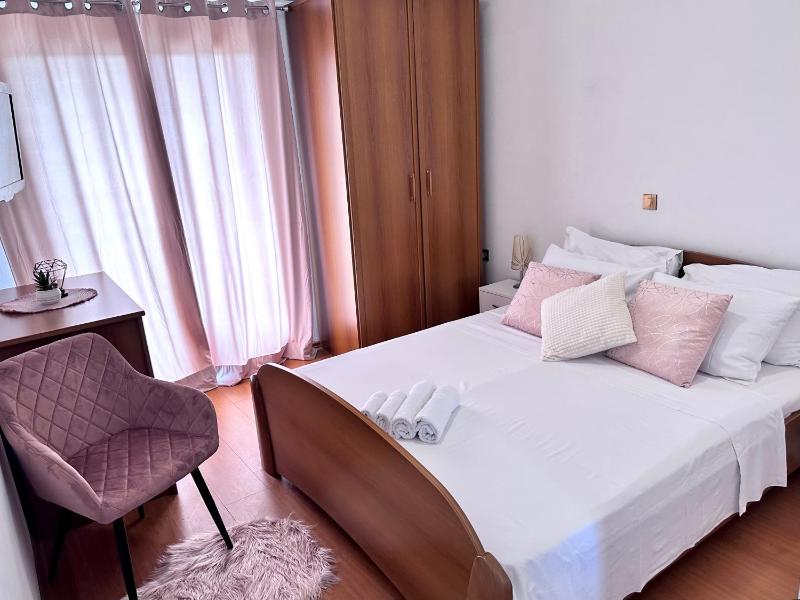 Two-Bedroom Apartment with Balcony and Sea View image 1
