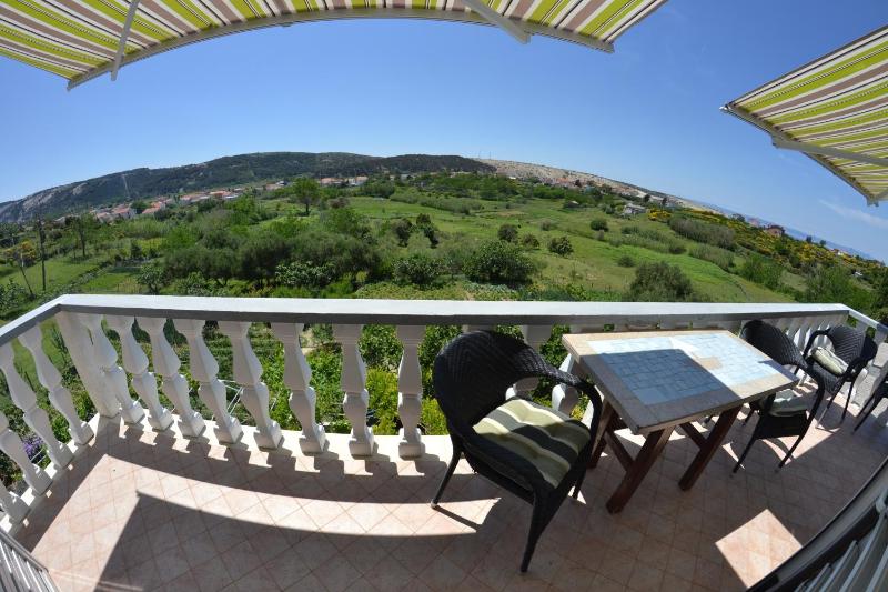 Two-Bedroom Apartment with Balcony and Sea View image 3