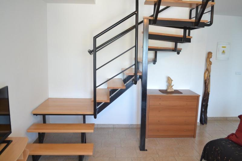 Three-Bedroom Apartment with Balcony and Sea View image 2