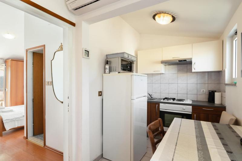 Two-Bedroom Apartment with Balcony and Sea View image 4