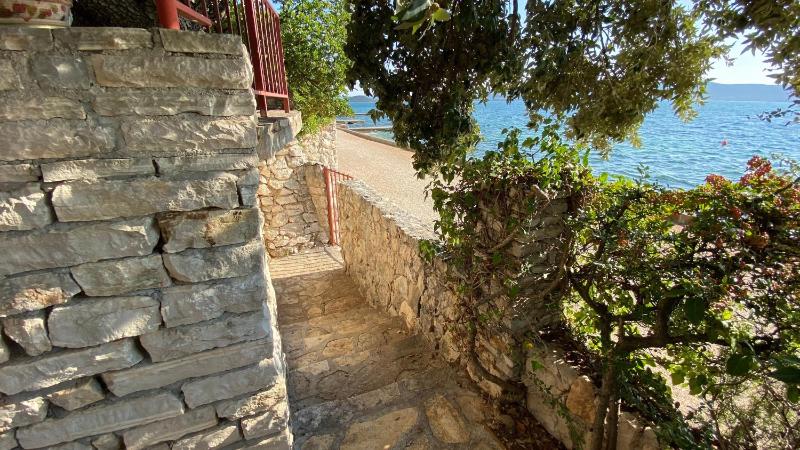 One-Bedroom Apartment with Terrace and Sea View image 2