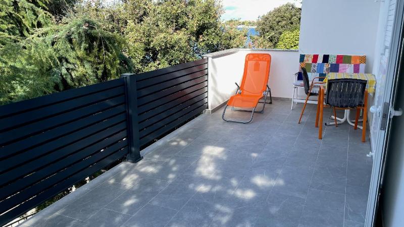 One-Bedroom Apartment with Terrace and Sea View image 3