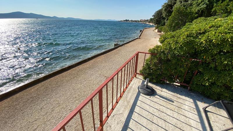One-Bedroom Apartment with Terrace and Sea View image 4