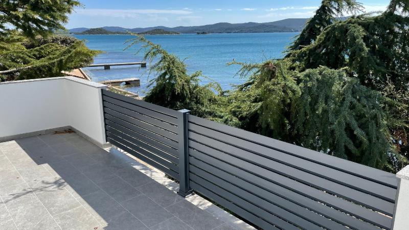 One-Bedroom Apartment with Terrace and Sea View image 2