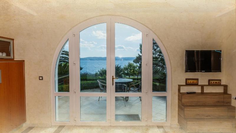 Apartments by the sea Brela Makarska - 20708 - image 23