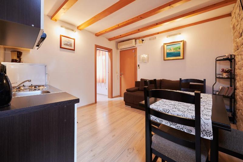 One-Bedroom Apartment image 3
