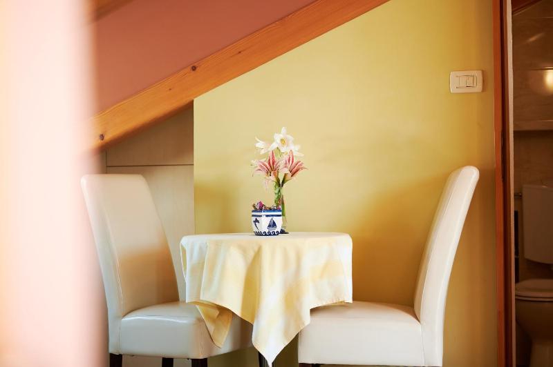 Studio with Balcony image 4