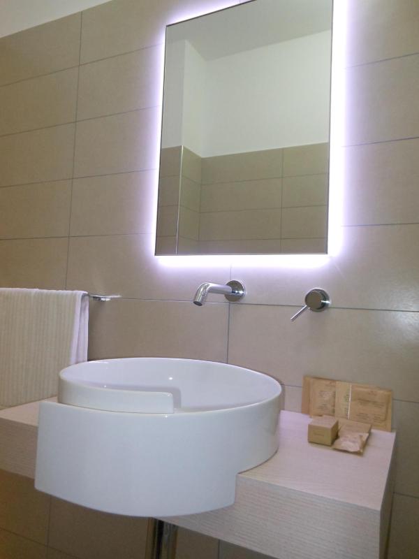 Triple Room with Balcony image 3