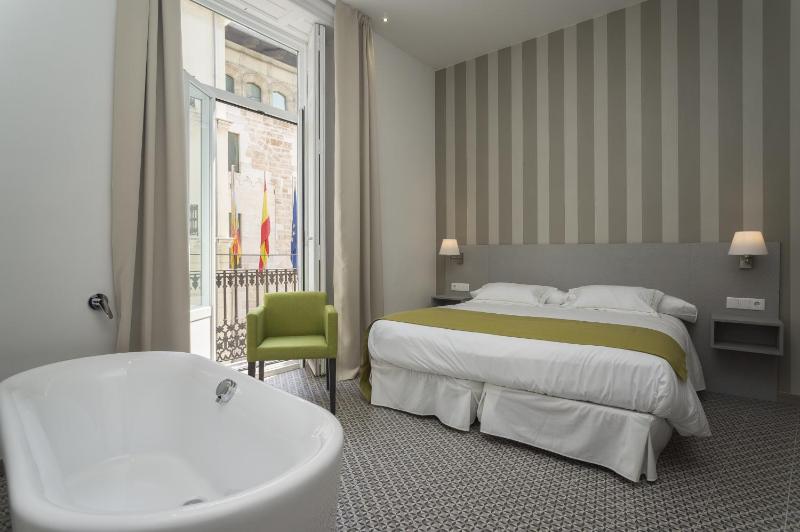 Deluxe Double Room image 1