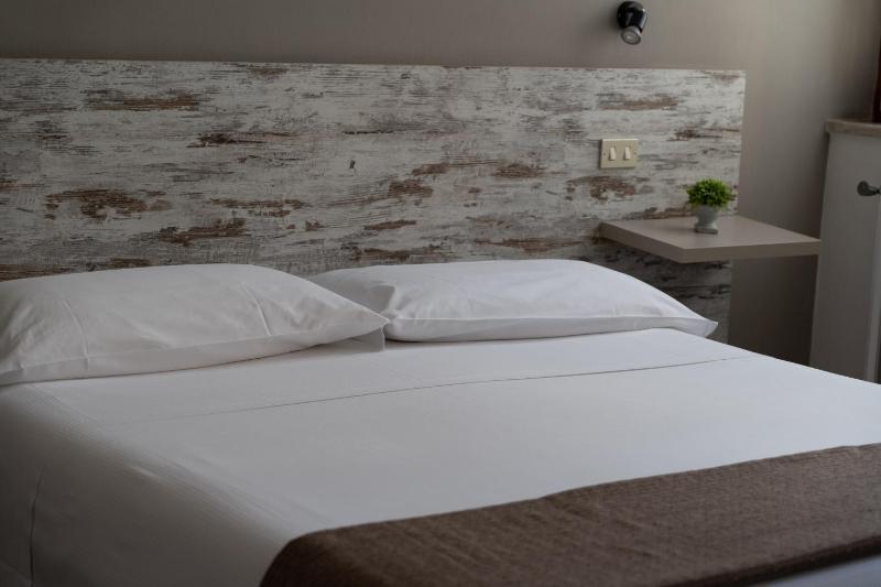 Standard Double Room image 1