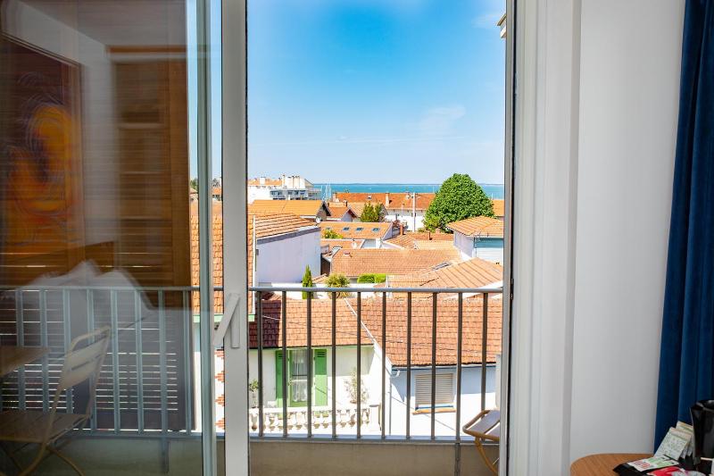 Superior Double Room with Balcony image 3