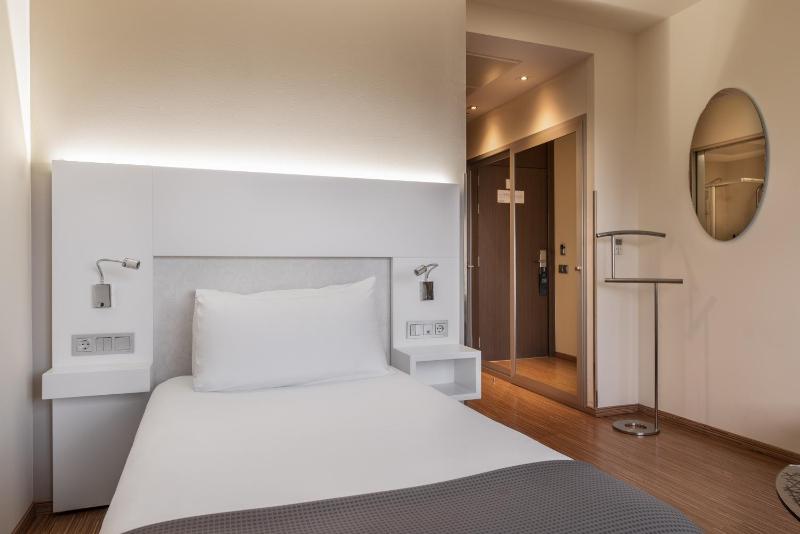 Single Room image 4
