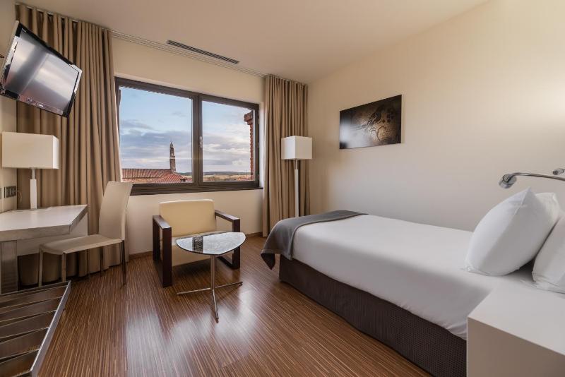 Single Room image 3