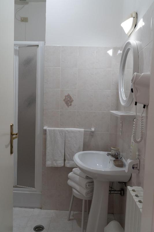 Standard Double Room image 4