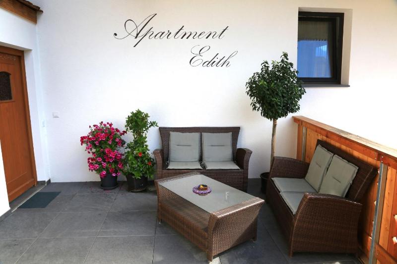 One-Bedroom Apartment with Garden View image 1