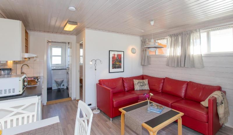 One-Bedroom Apartment image 4