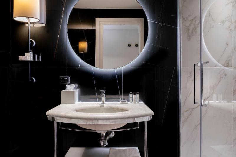 Triple Room with Sea View and Spa Access image 3