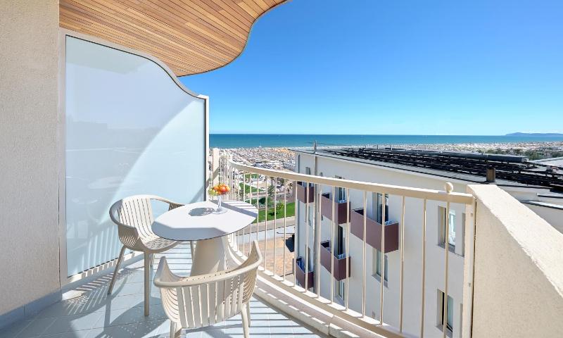 Triple Room with Sea View and Spa Access image 4