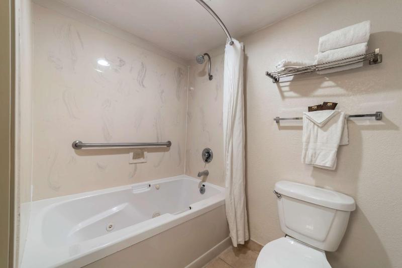 King Room with Spa Bath - Non-Smoking image 4